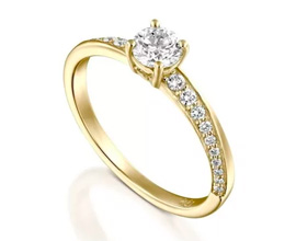 Anel de noivado em ouro 18k com diamantes