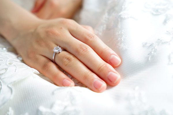 Comprar anel de noivado em ouro branco com diamante