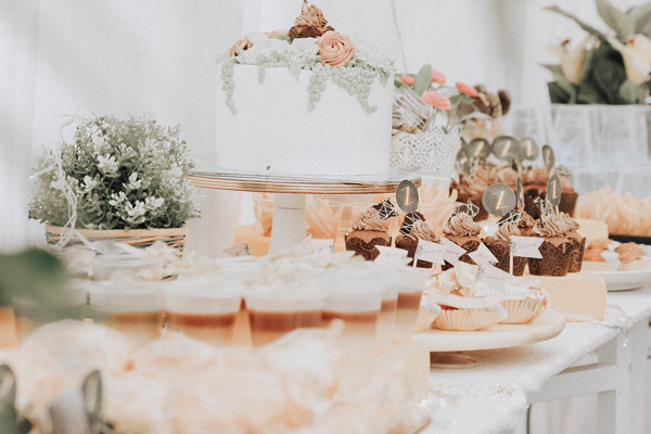 Mesa do bolo e docinhos mini wedding