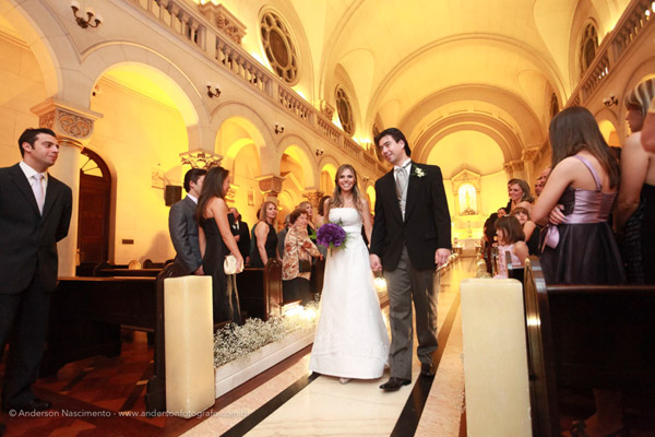 Saída dos noivos da igreja - Anderson Nascimento fotógrafo de casamento