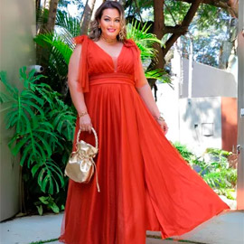 Vestido de festa terracota plus size em microtule