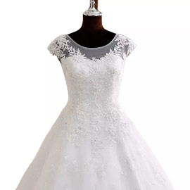 Vestido de noiva estilo princesa com bojo e mangas curtas